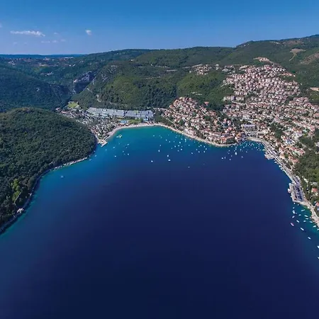 In Near Rabac Beaches Daire Labin (Istria)